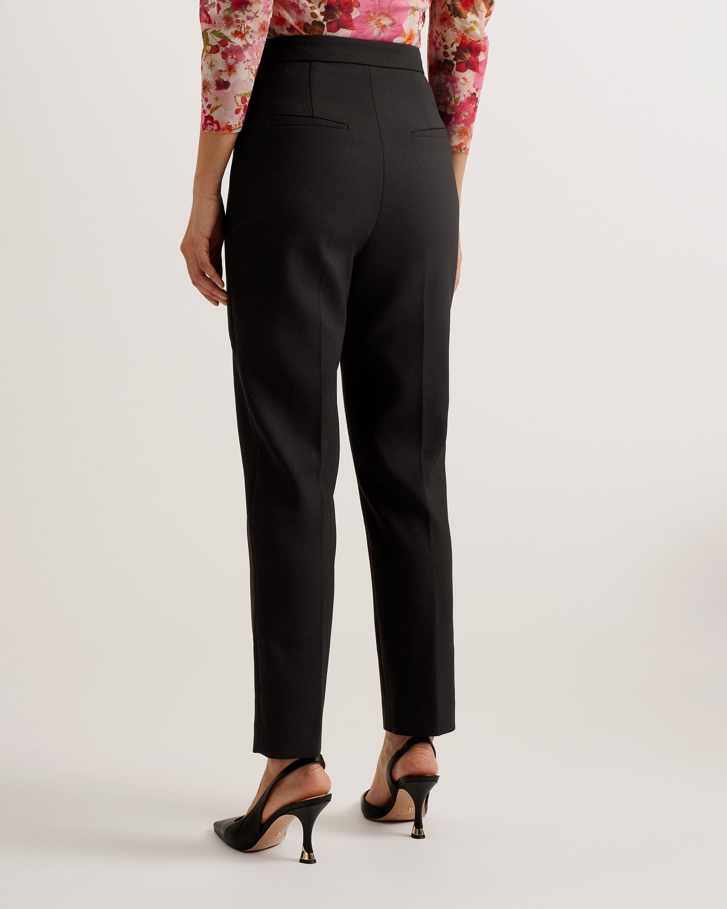 Women's Manabut Black