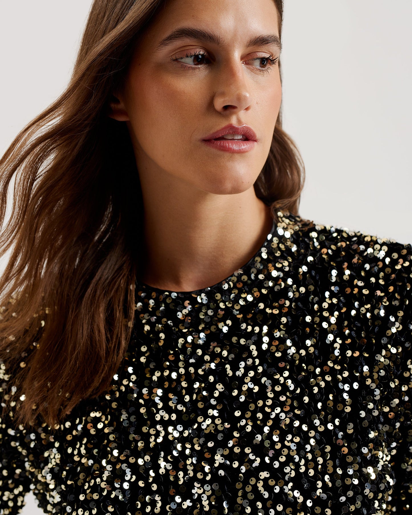 ZARHAAA: Velvet Sequin Short Sleeve Tee