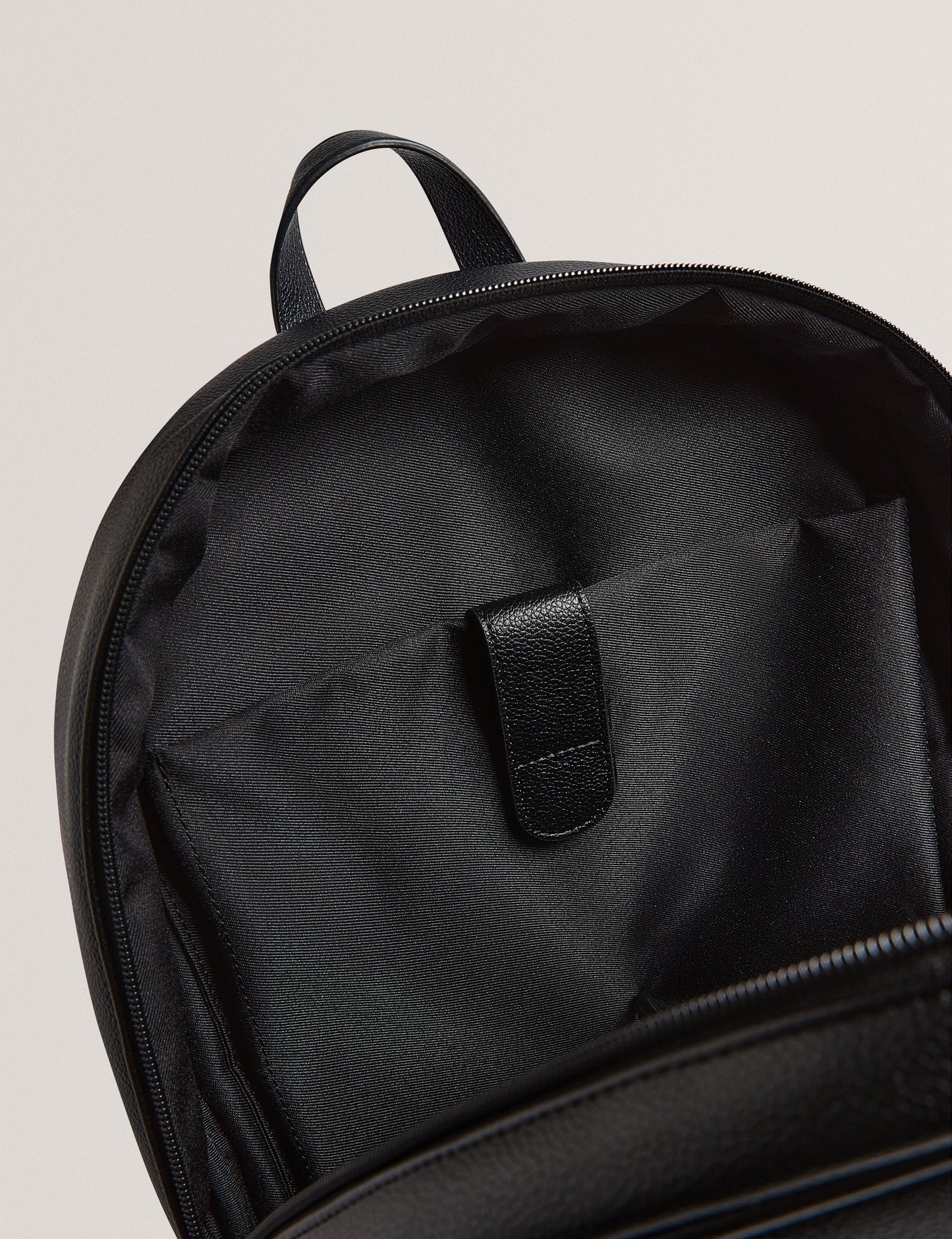 KEVIIN: Stripe PU Backpack