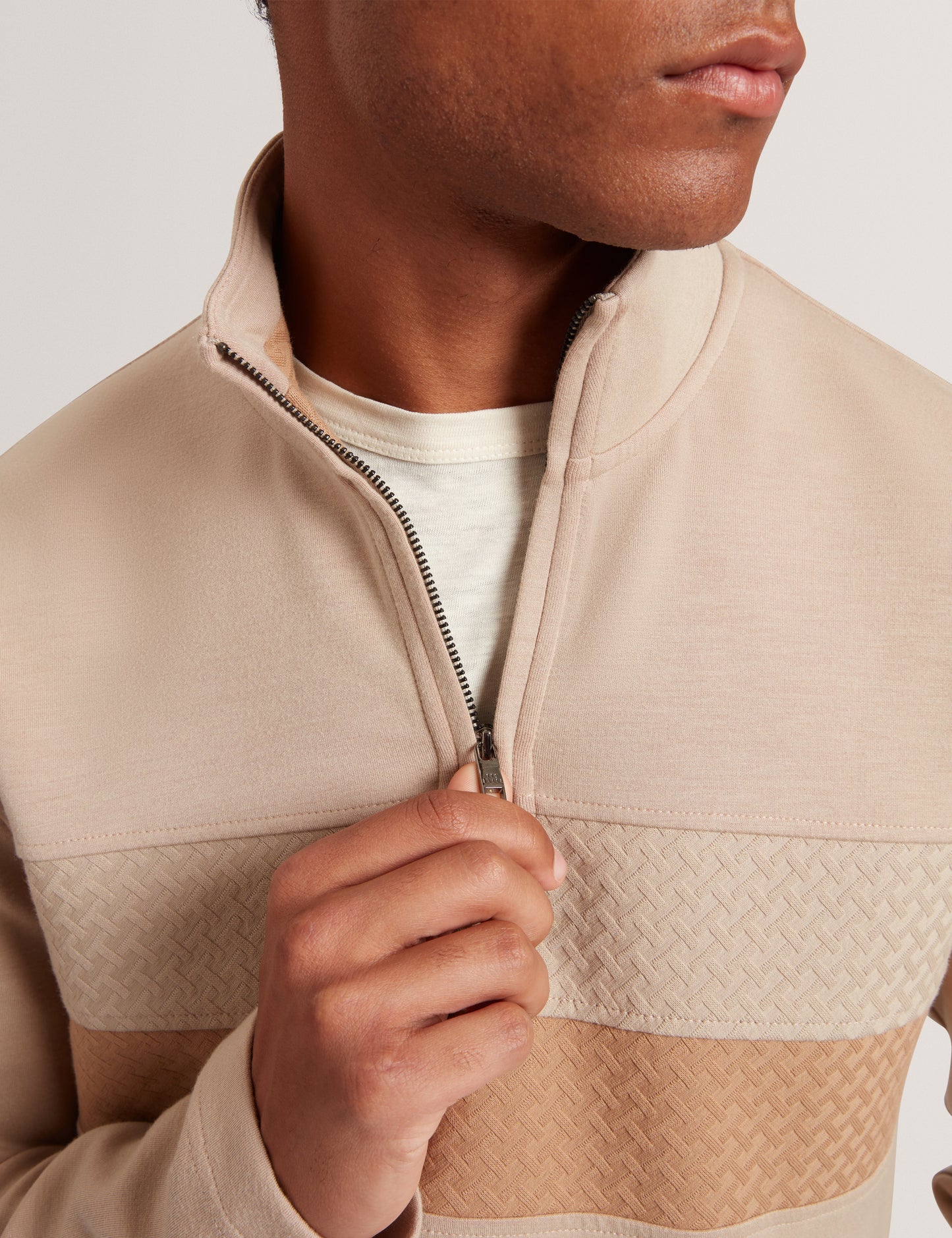 VIKTORO: T Stitch Contrast Panel Half-Zip