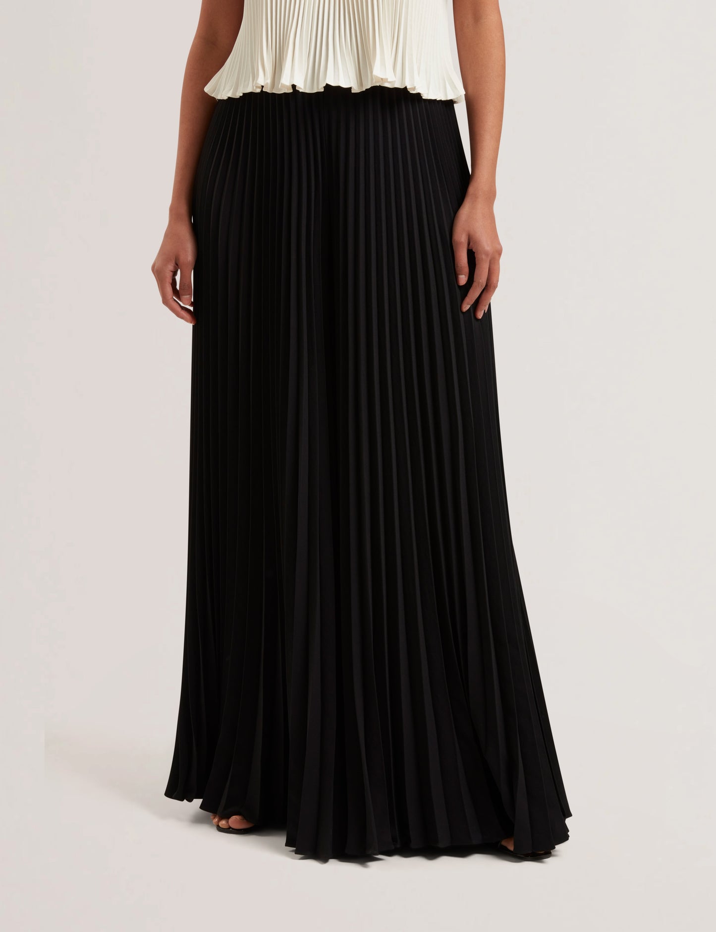 Women's HARYX-Pleated Wide Leg Crepe Trouser