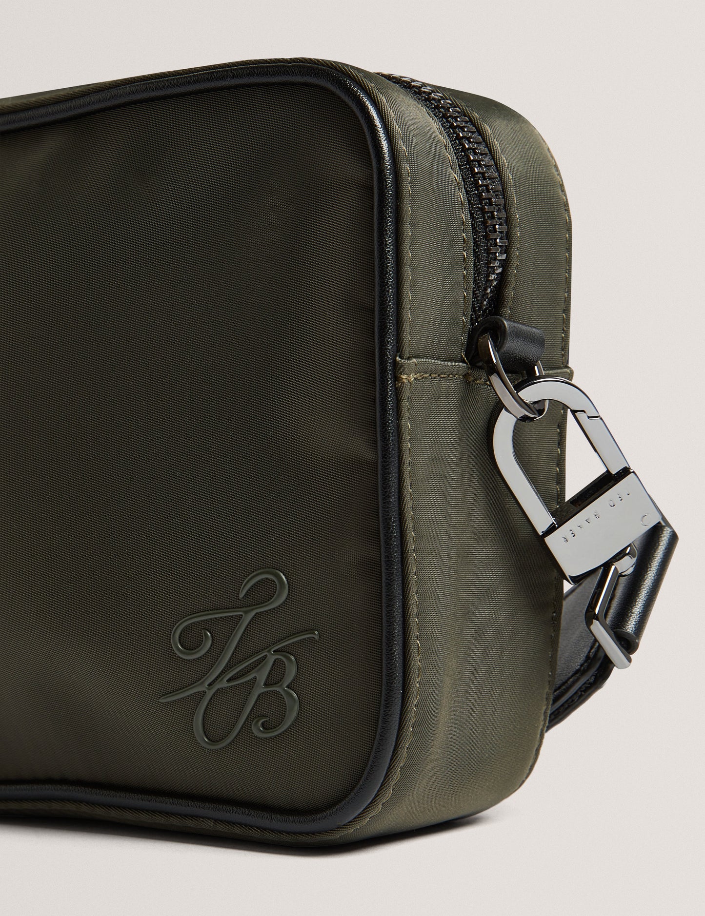 Mens NESBIIT-Nylon TB Script Camera Cross