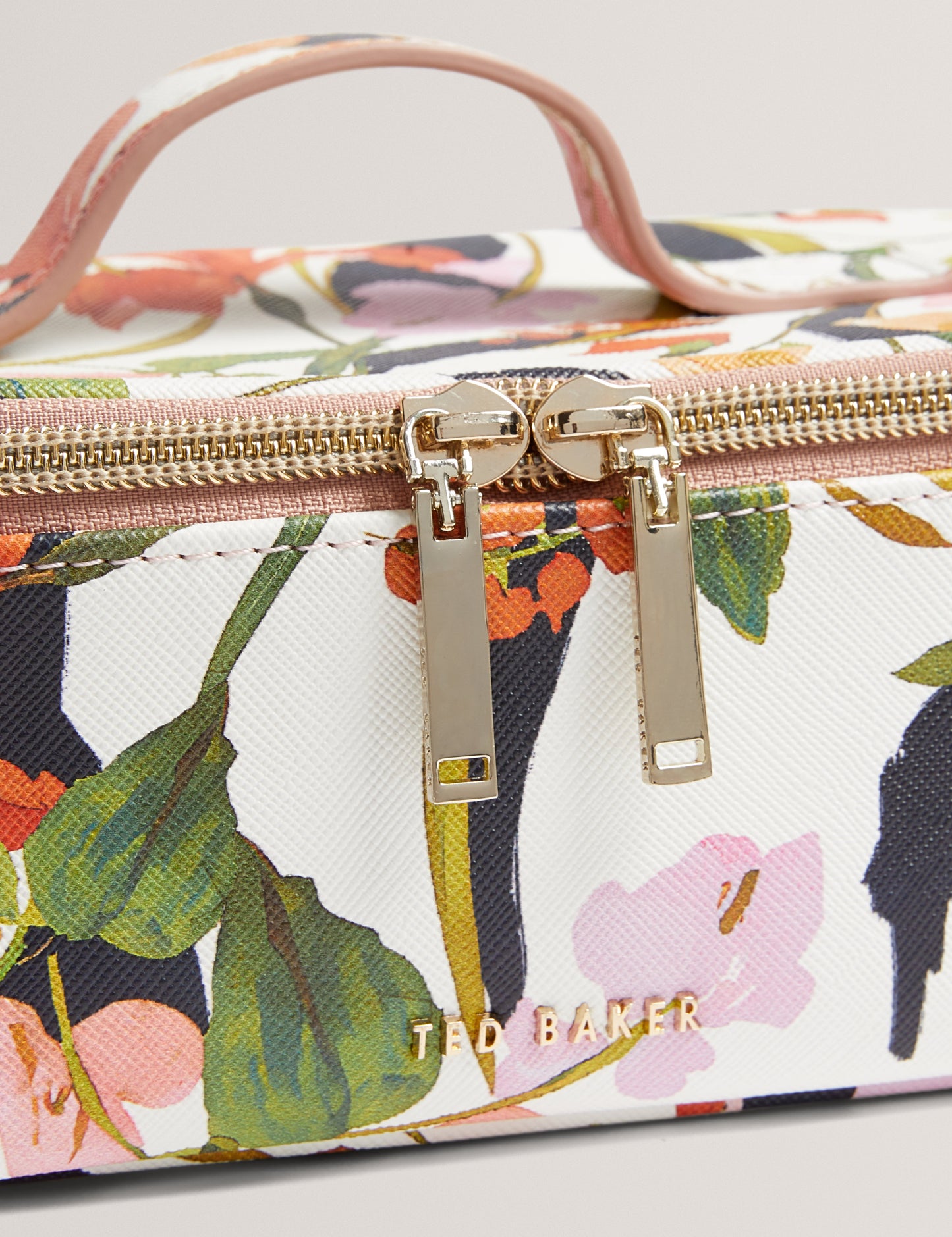 LOUIAA: Floral Printed Small Top Hand