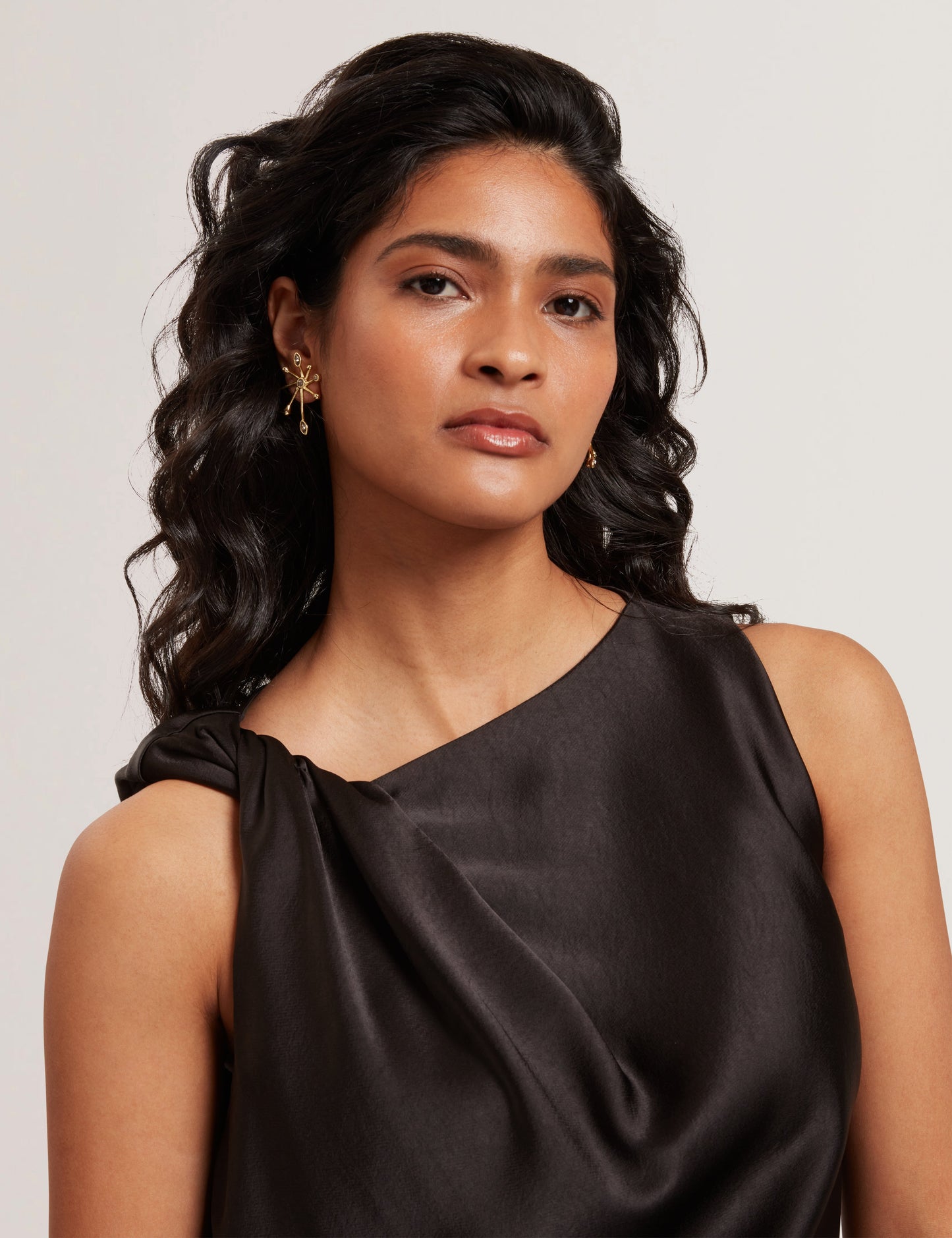 MIONA: Sleveless Twist Detail Top