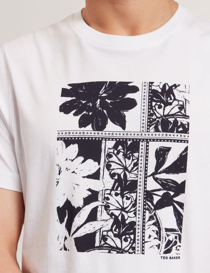 KONEY: SS Floral Box Print T-Shirt