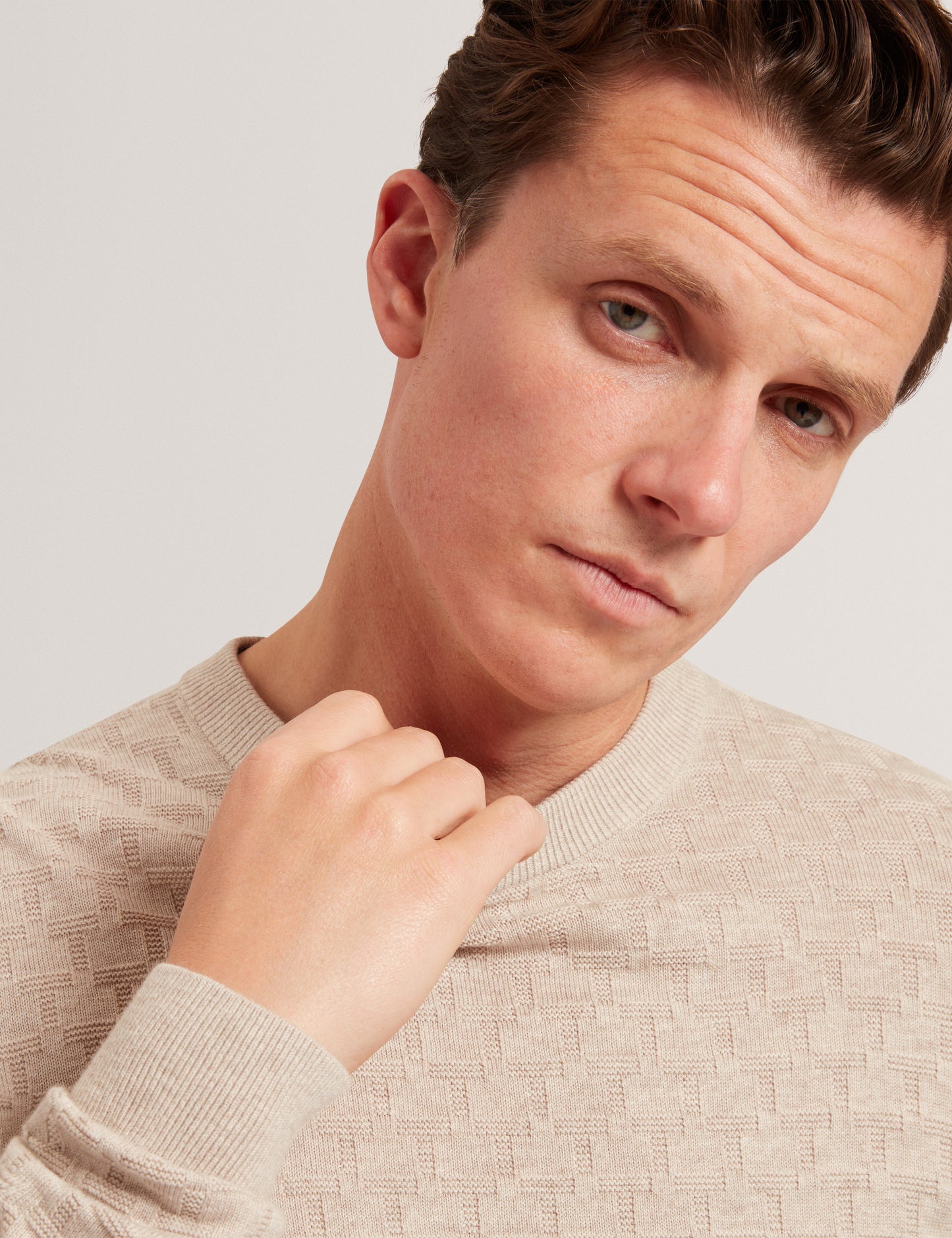 SAINSY: T Stitch Crew Neck