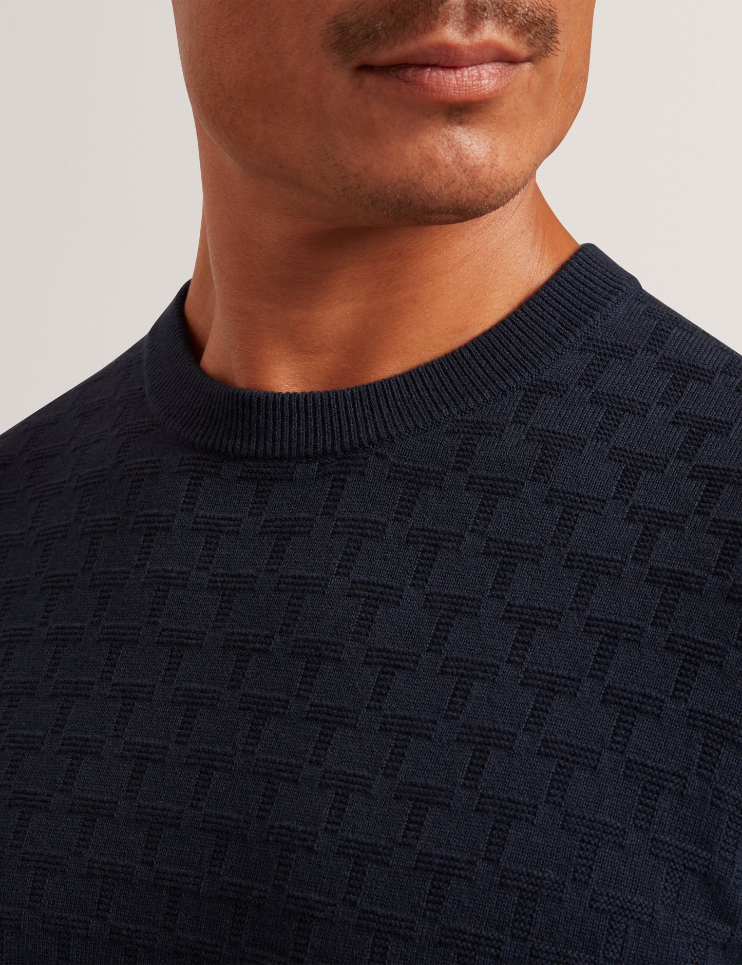 SAINSY: T Stitch Crew Neck