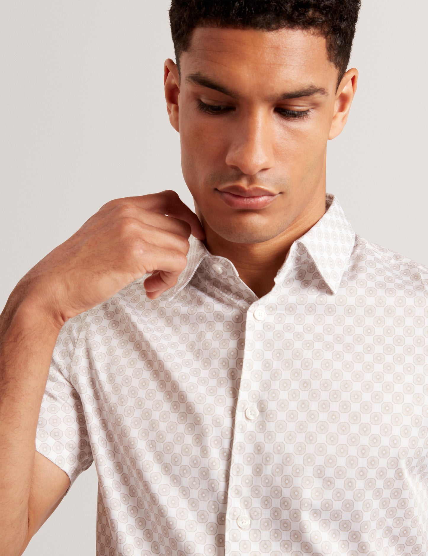 SEFSHO: SS Slim Fit Circle Geo Print Shirt
