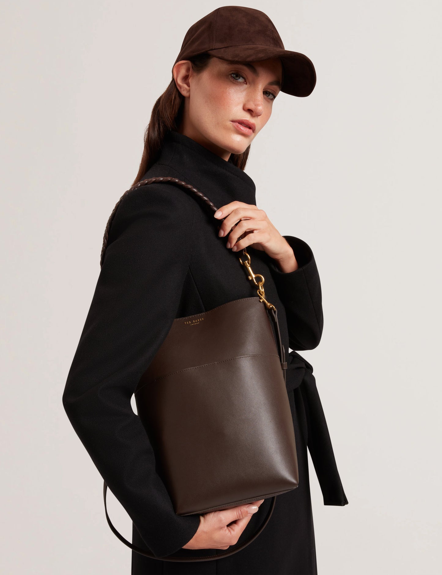 WANNDA: Weave Handle Leather Medium Bucket Bag