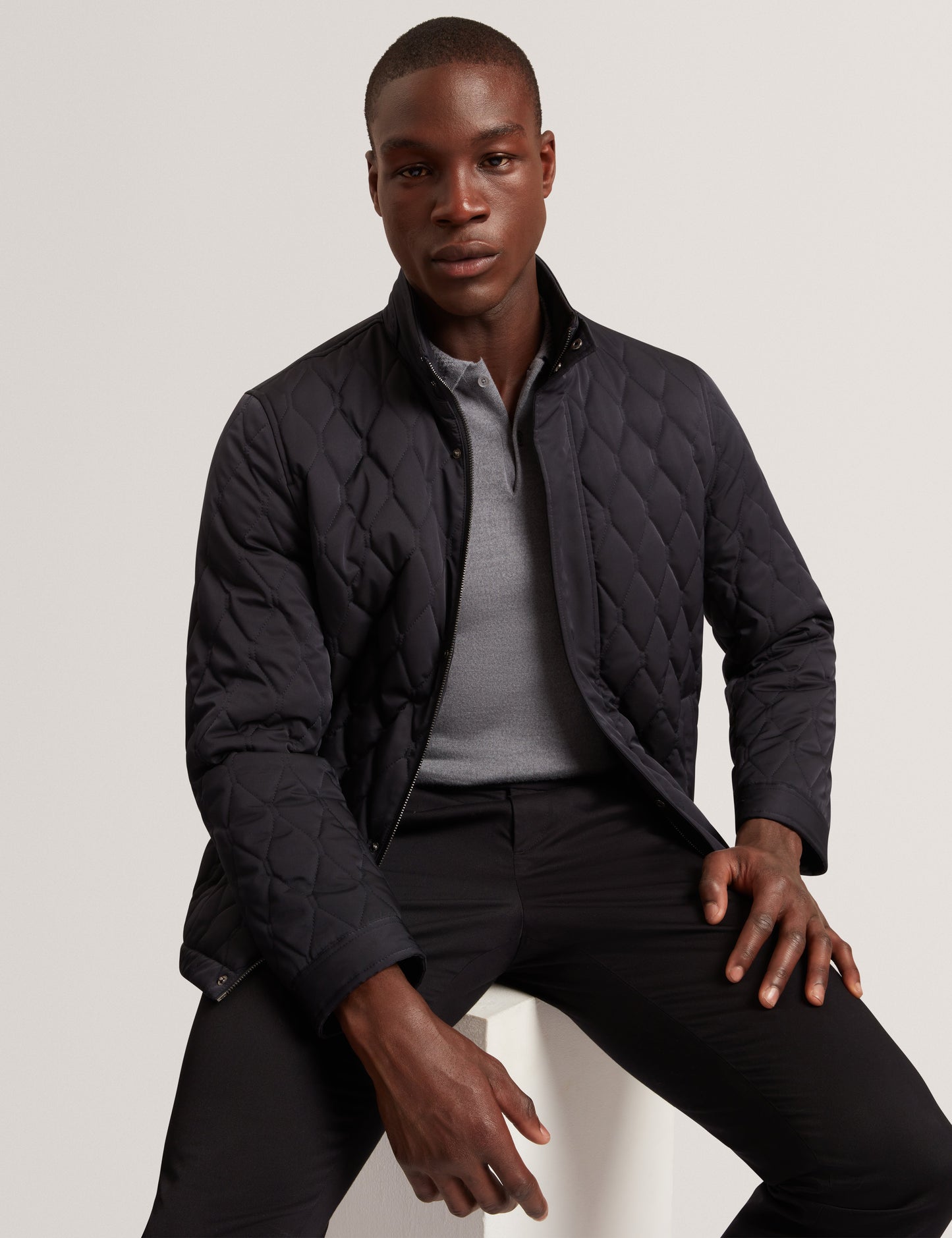 HOLLBEC: Regular Fit Diamond Quilted Coat