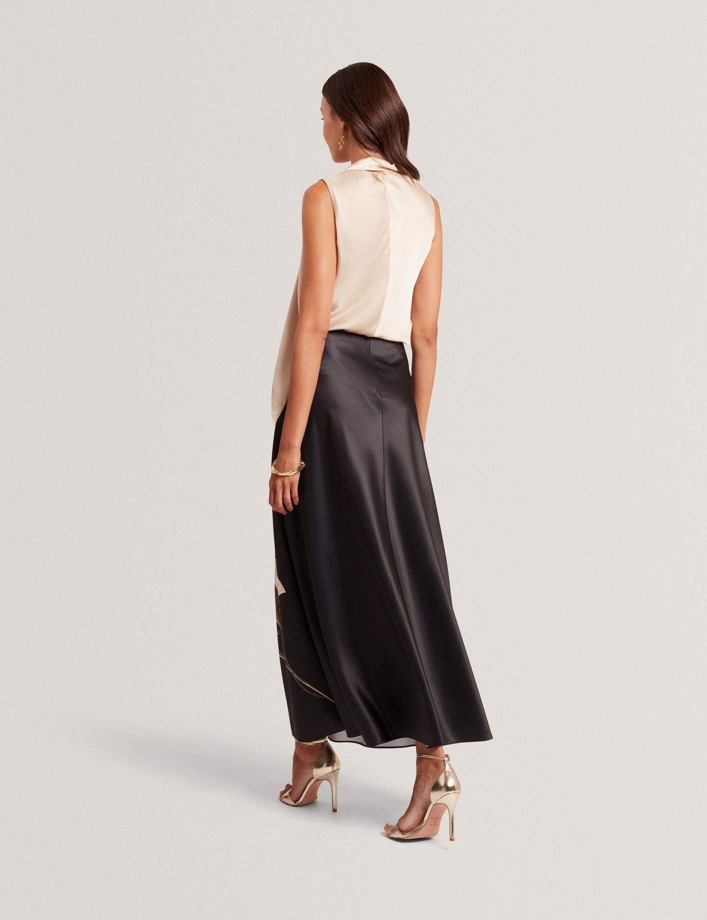 CHADDA: Sleeveless Neck Tie Top