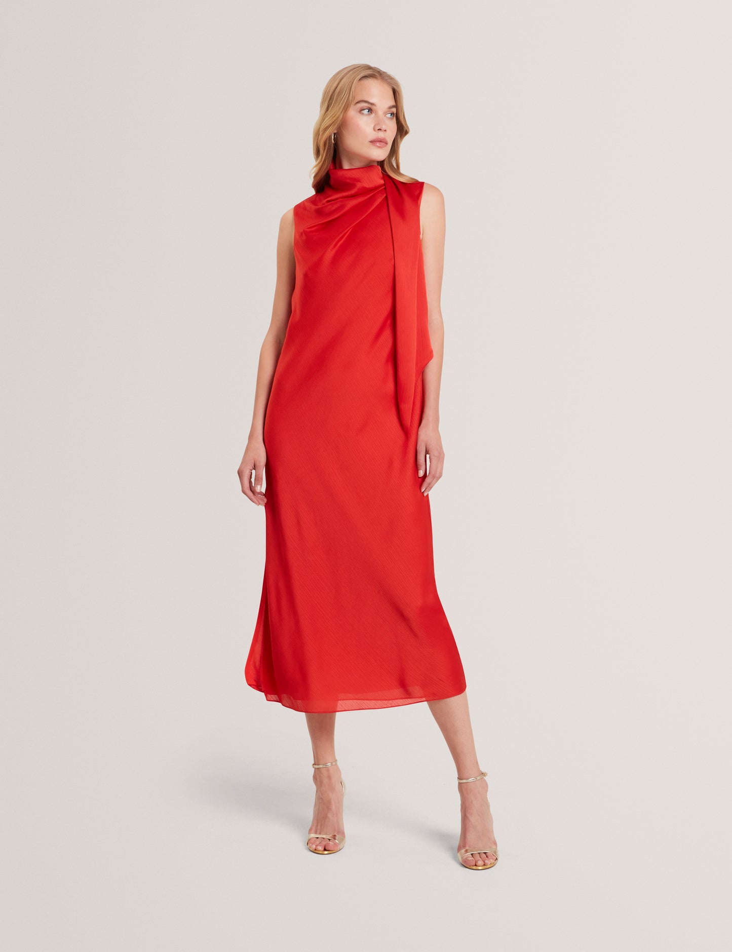 GOANA: Sleeveless Neck Tie Midi Dress