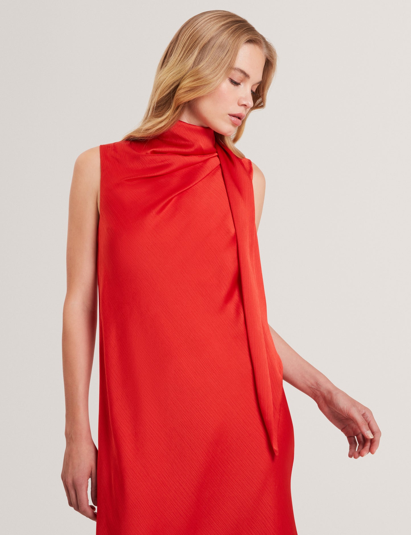 GOANA: Sleeveless Neck Tie Midi Dress