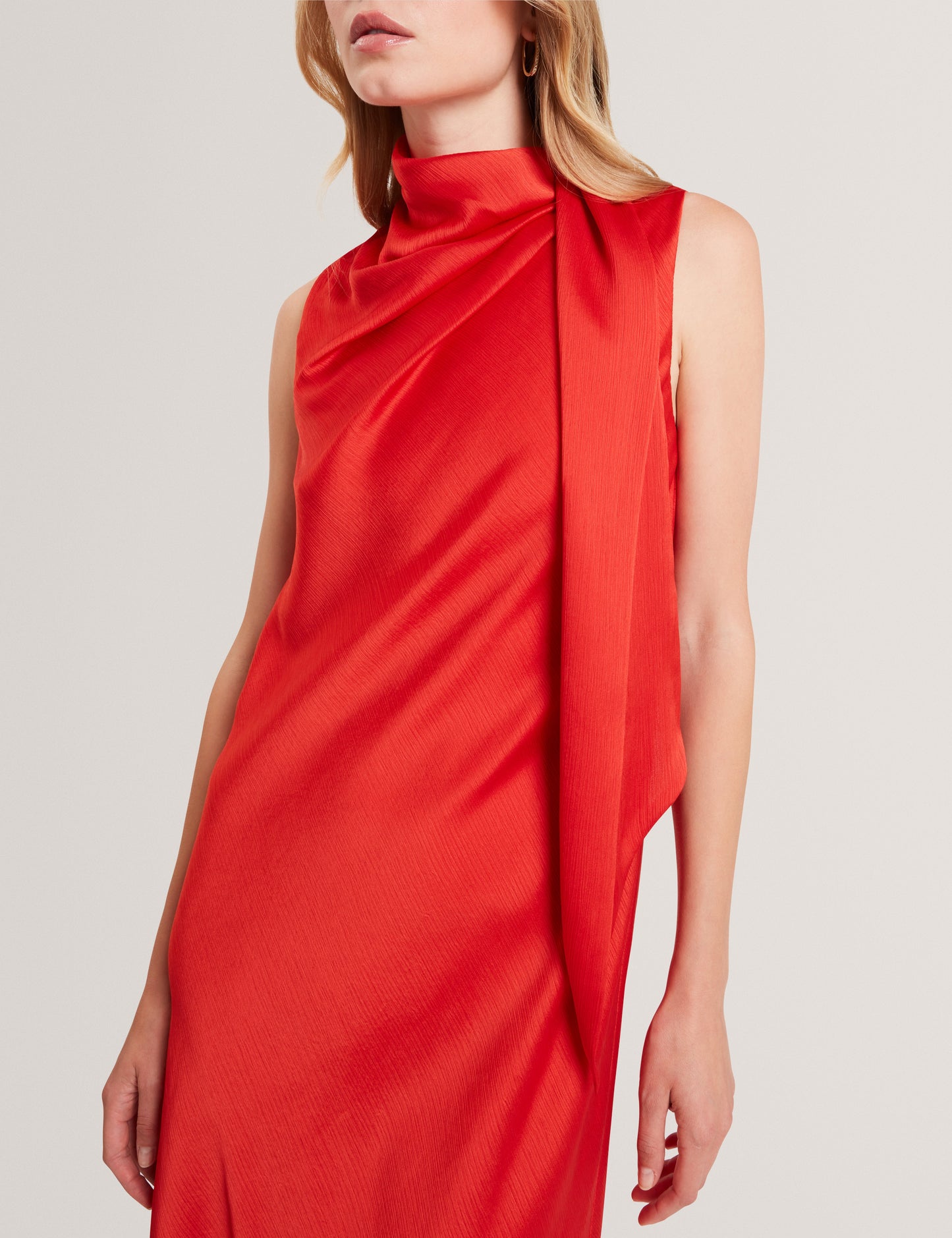 GOANA: Sleeveless Neck Tie Midi Dress