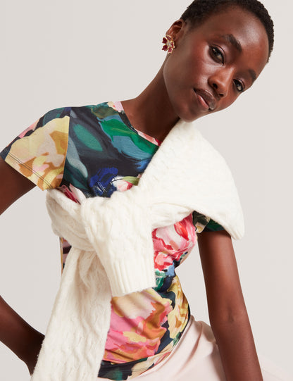 MAYFLA: Printed Fitted Tee