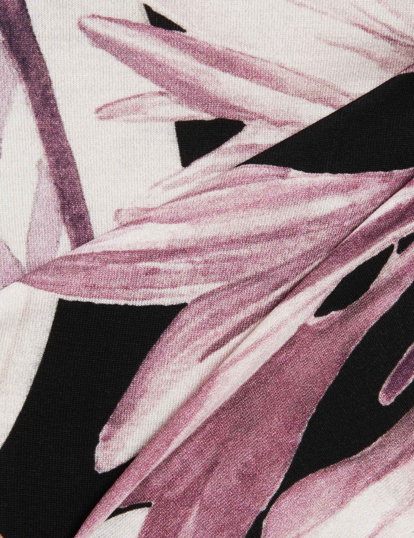 SAALMA: Printed Fitted Tee