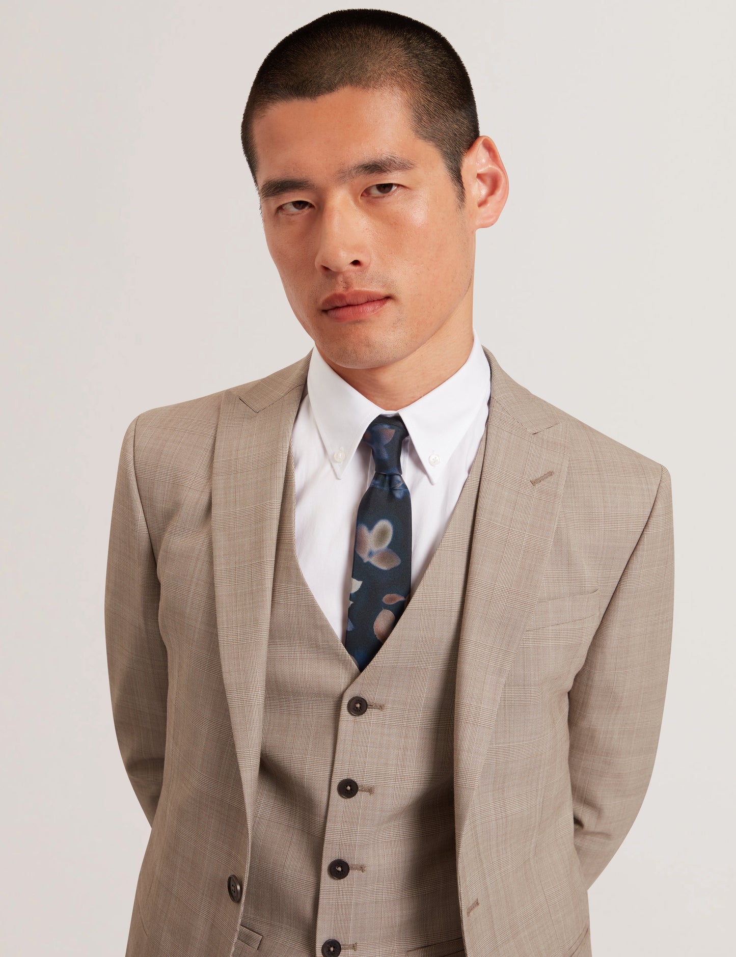 SILVANO: Leaf Print Silk Tie