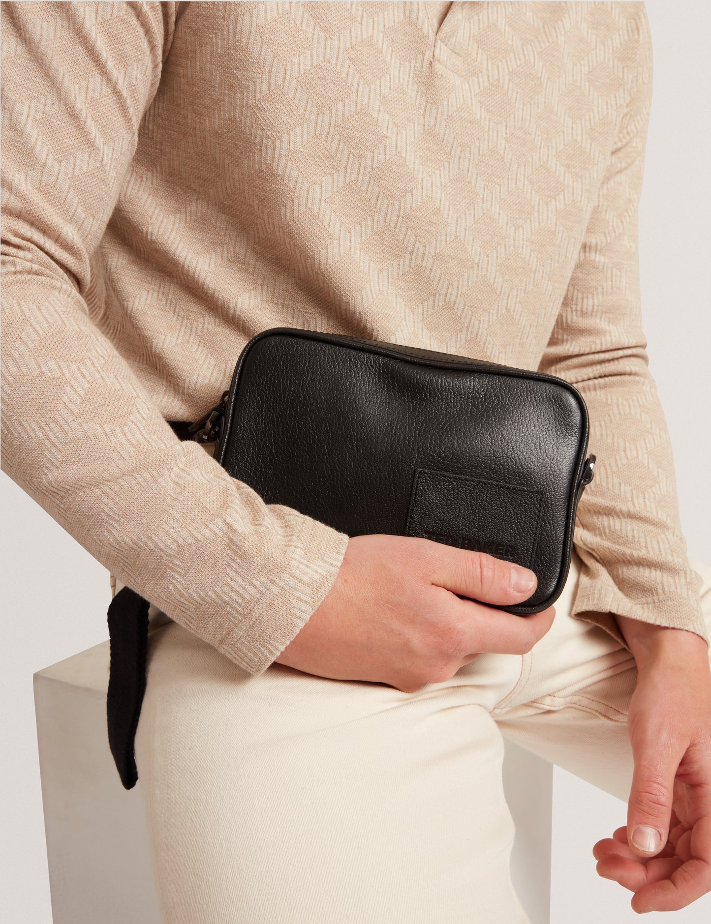 GRIFIN: Leather Crossbody Bag