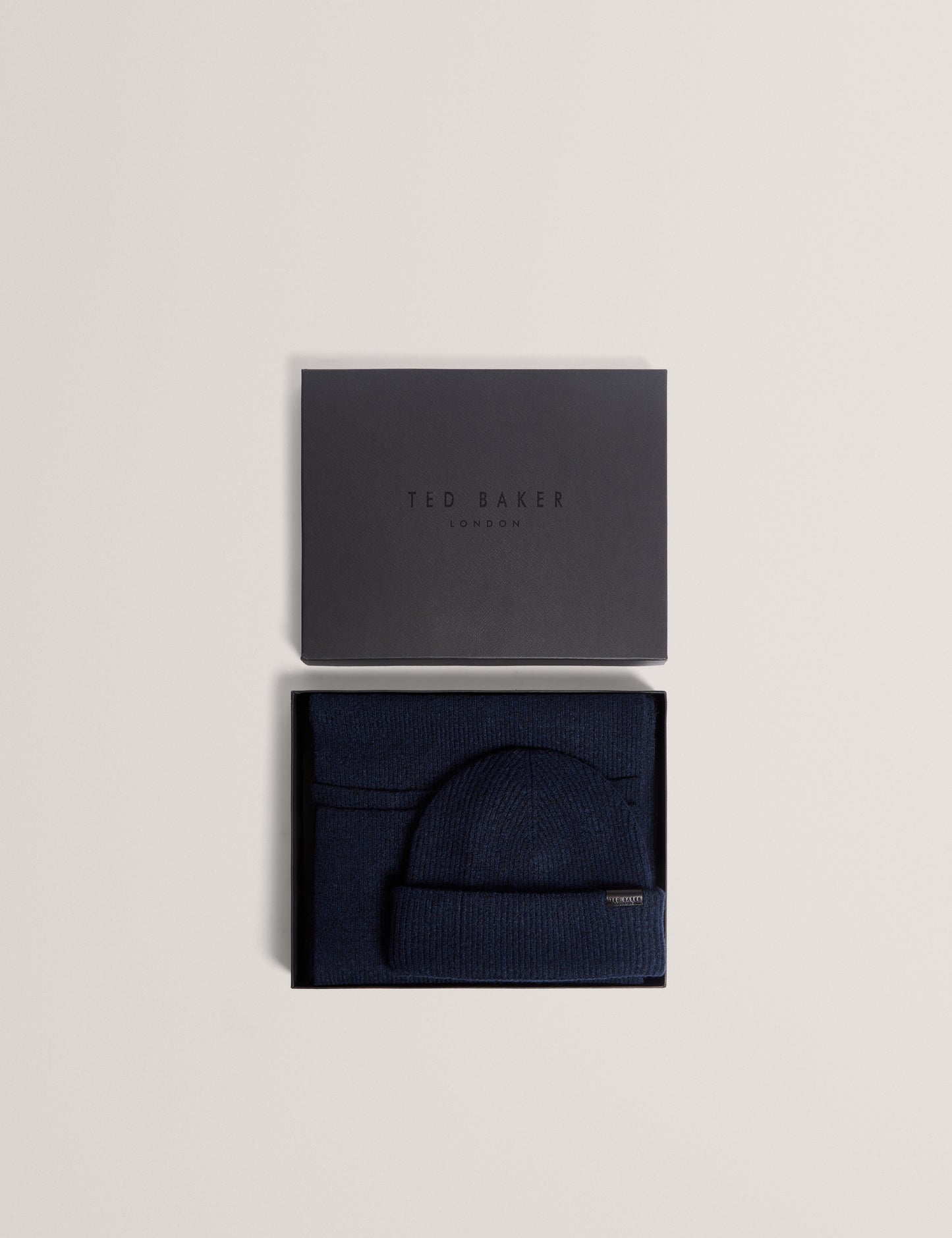 ALLIIYS: Ribbed Hat and Scarf Gift Set