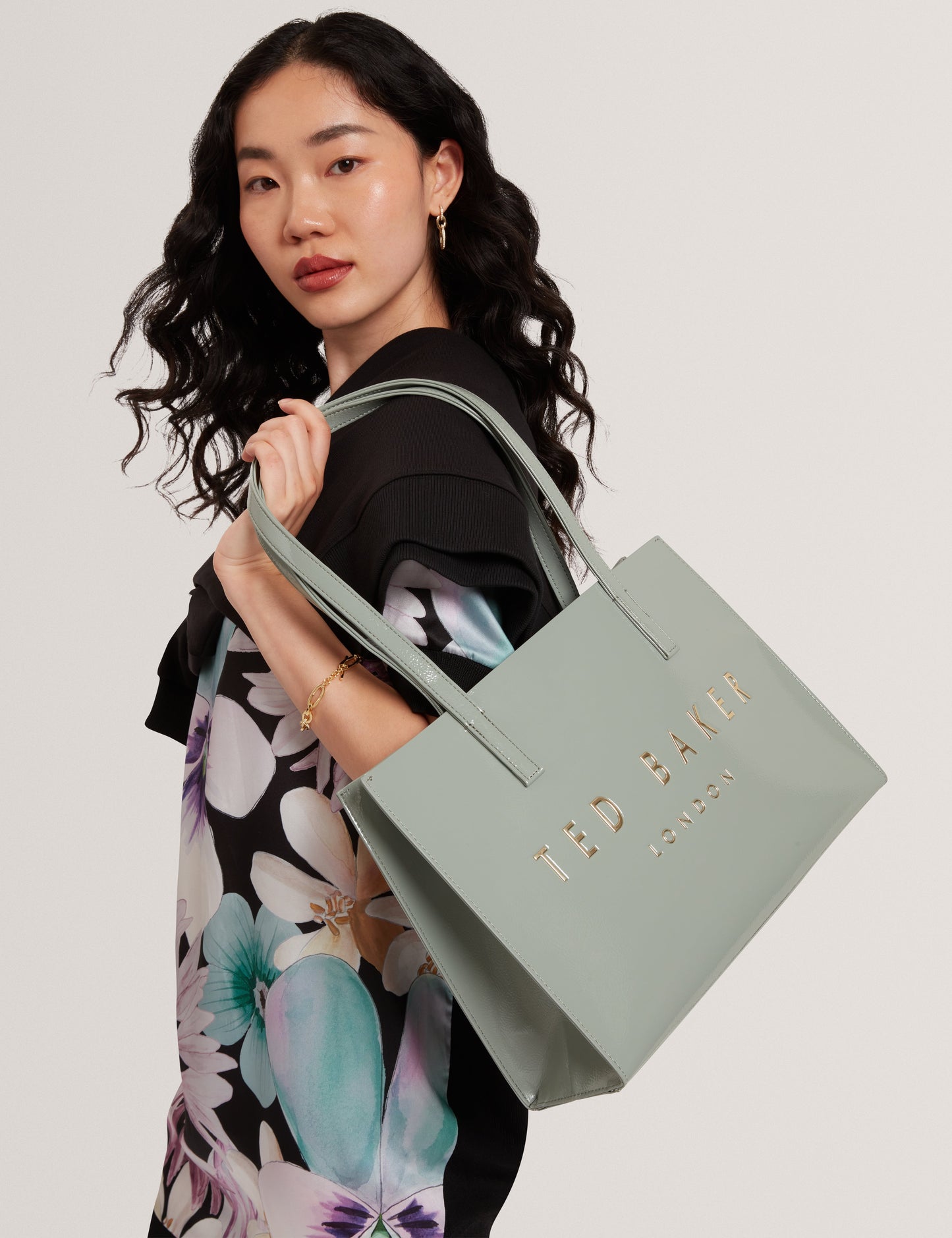 CRINELL: Elongated Crinkle Icon Bag