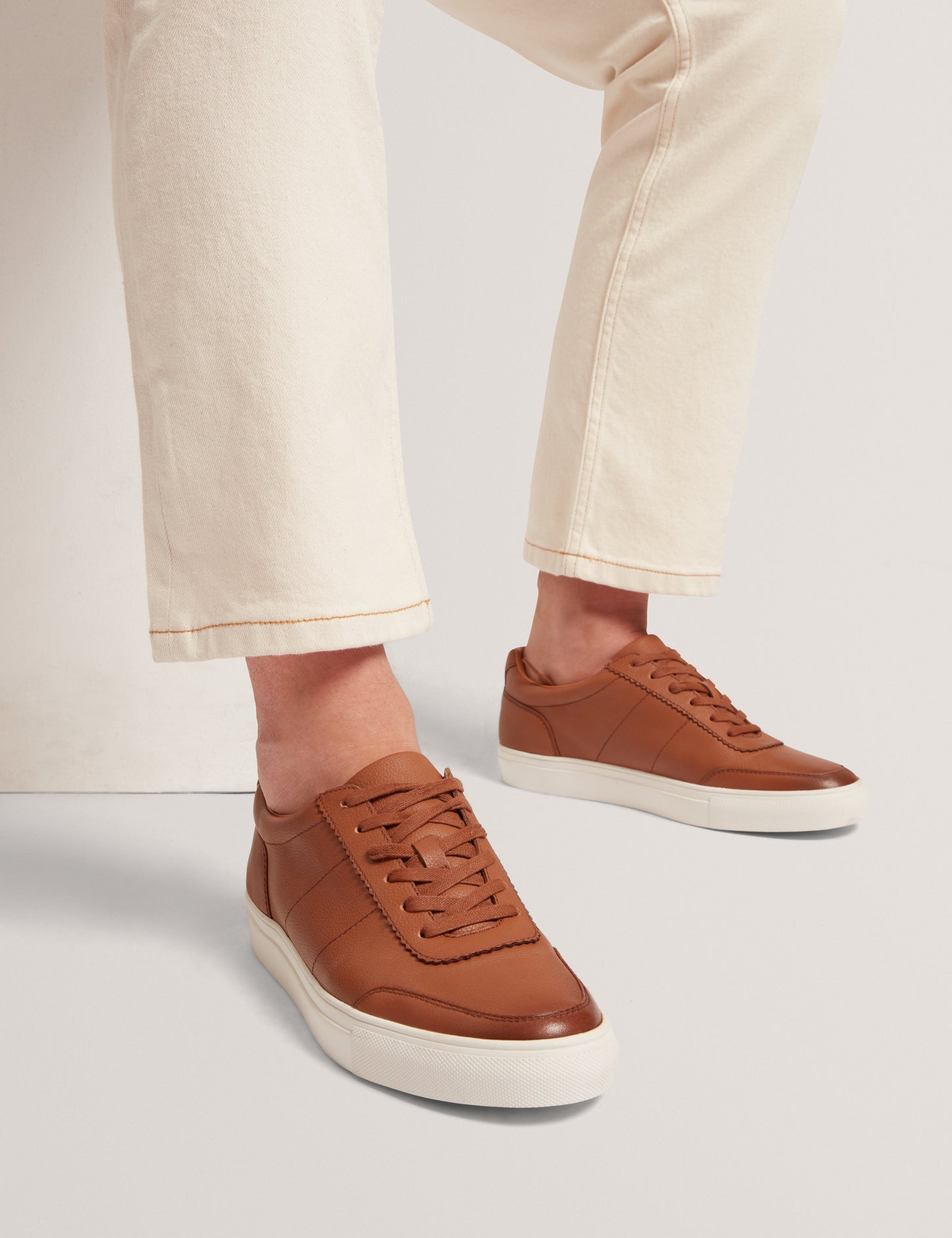 KERISON: Pebbled Leather Trainer