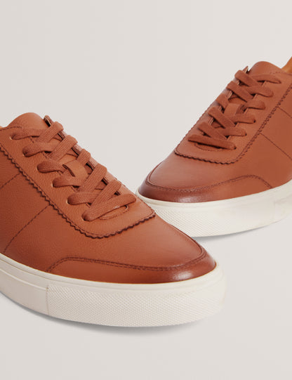 KERISON: Pebbled Leather Trainer