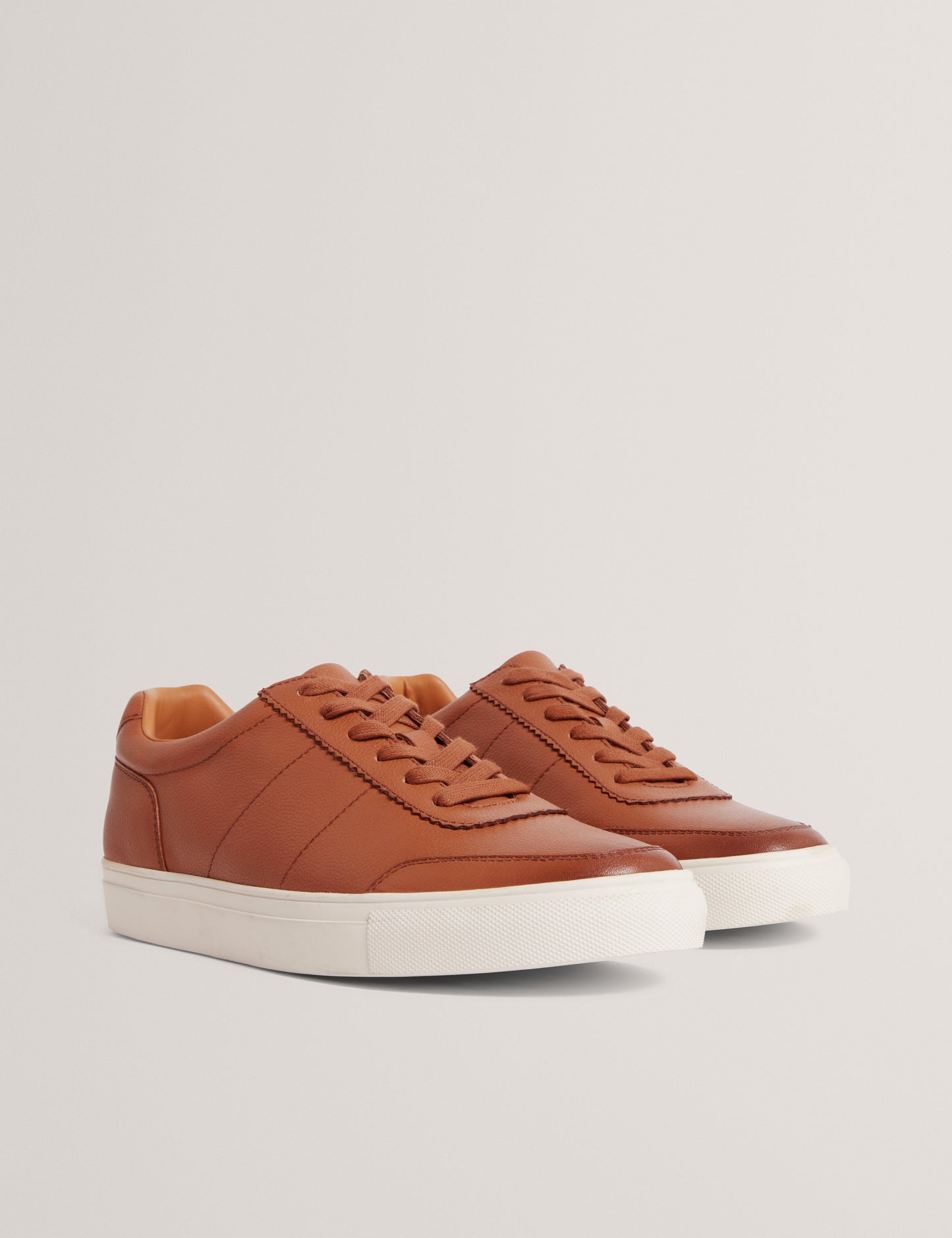 KERISON: Pebbled Leather Trainer