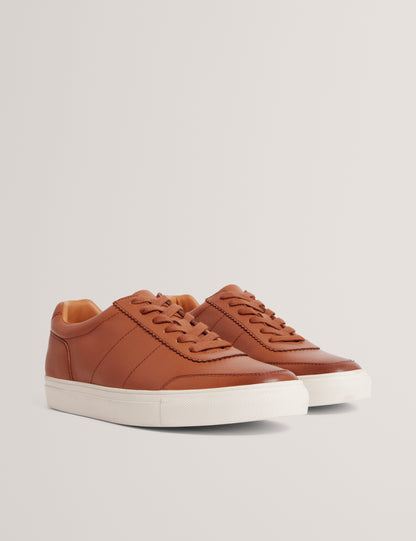 KERISON: Pebbled Leather Trainer