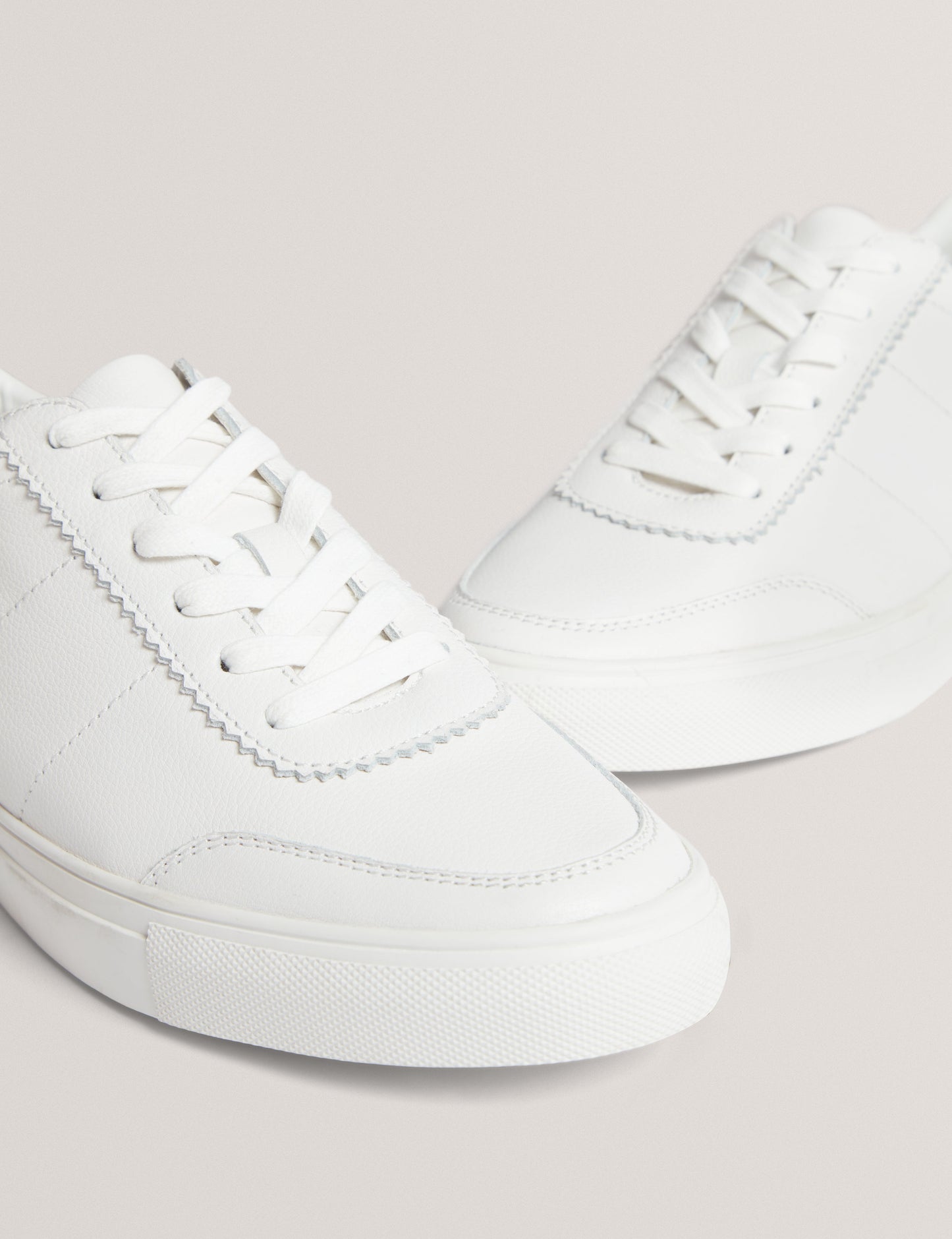 KERISON: Pebbled Leather Trainer