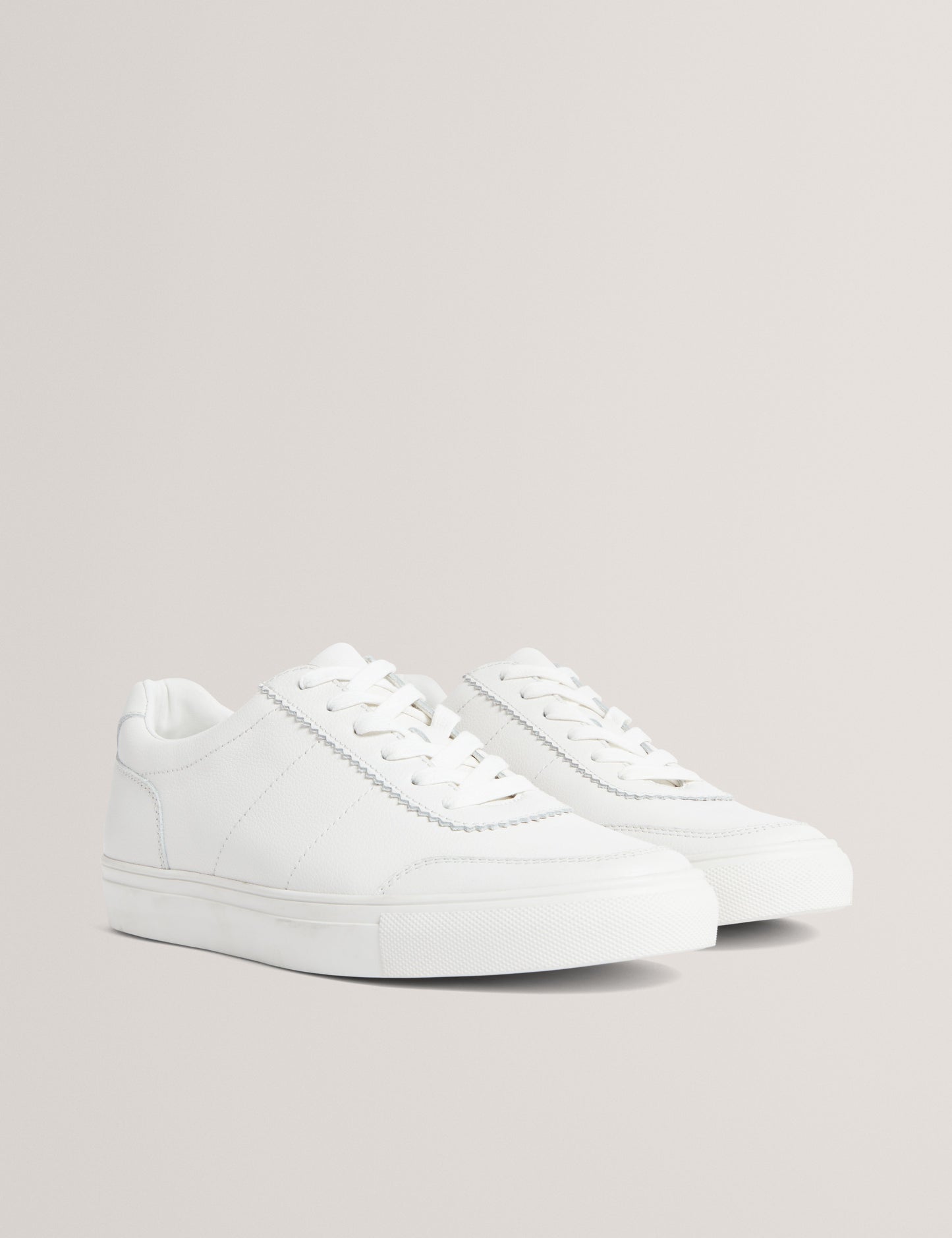 KERISON: Pebbled Leather Trainer