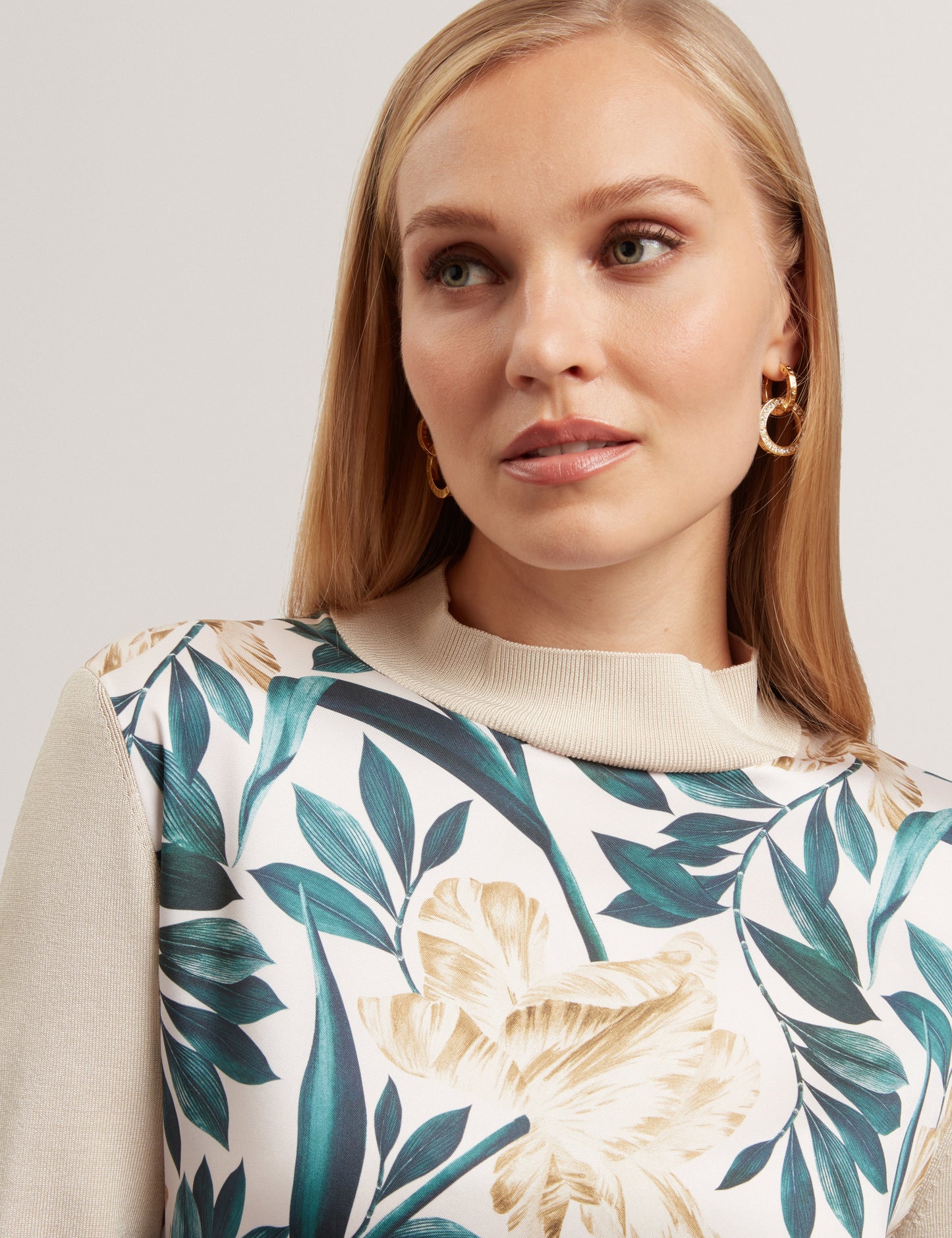 MERRNI: Printed Woven Front Knit Top
