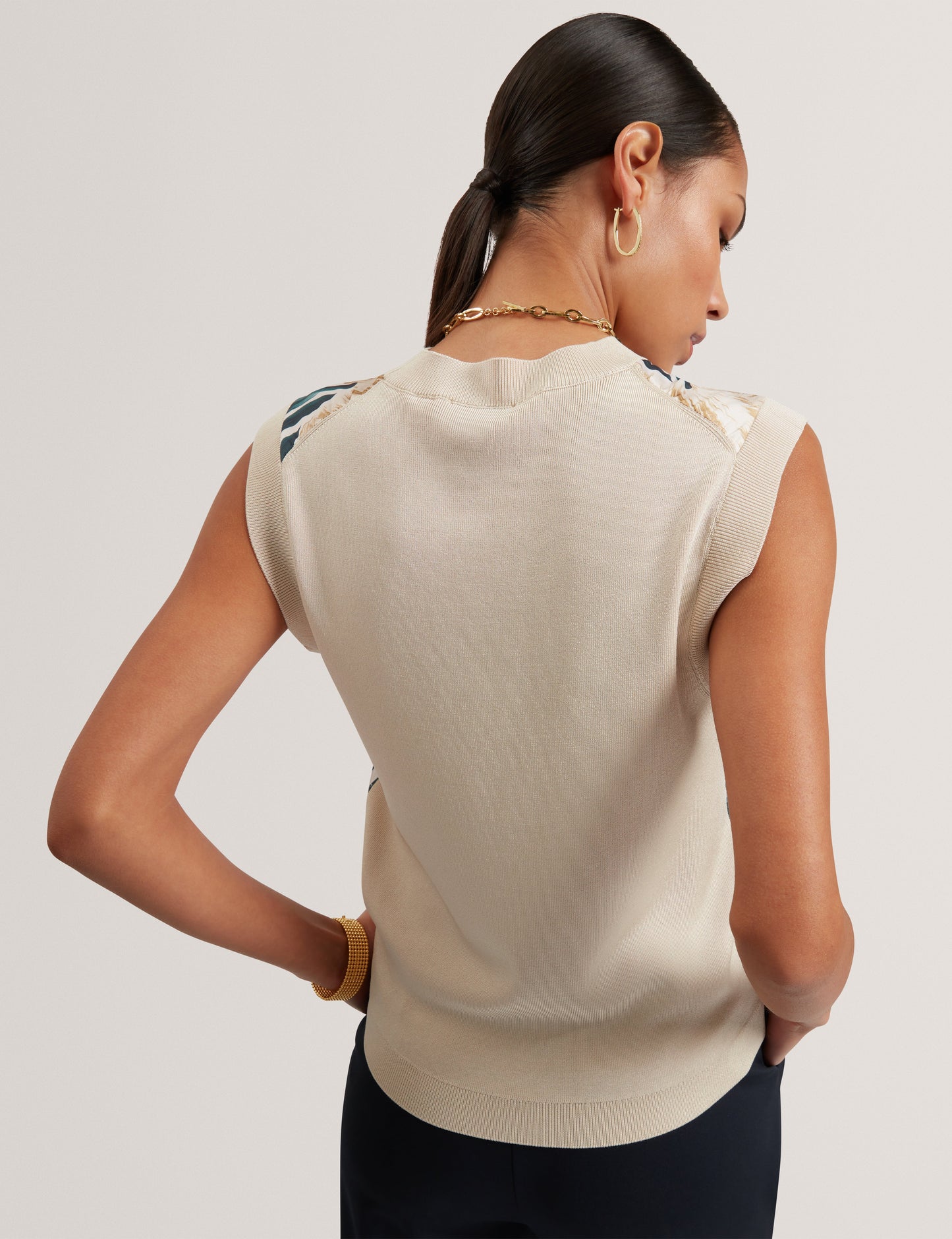 AYLLI: Printed Woven Front Sleeveless Top