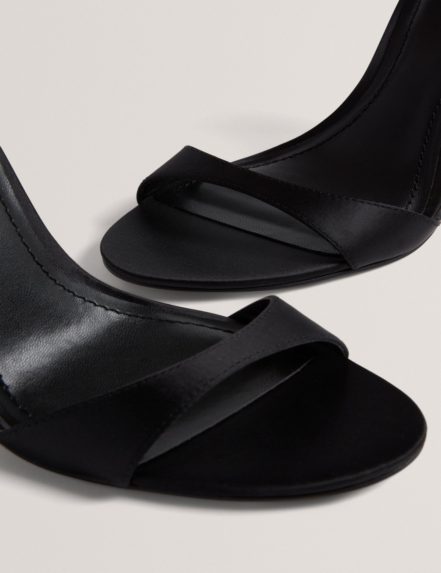 CRIISSY: Embellished Bow Detail Sandal