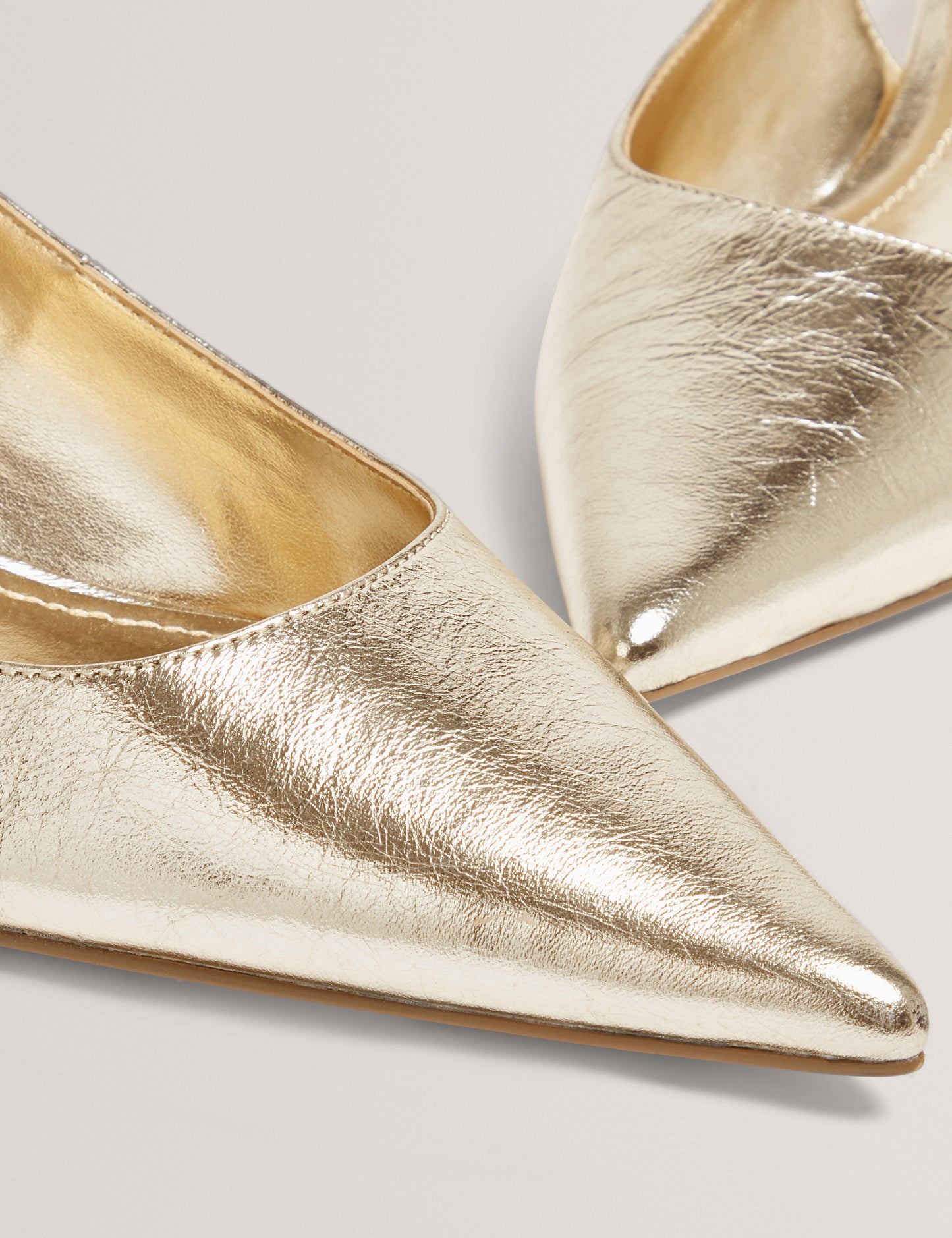 KITIY: Sling Back Kitten Heel