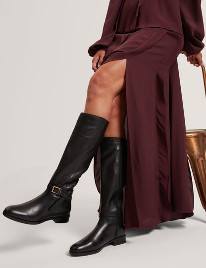 CLORETT: Belt Detail Riding Flat Boot