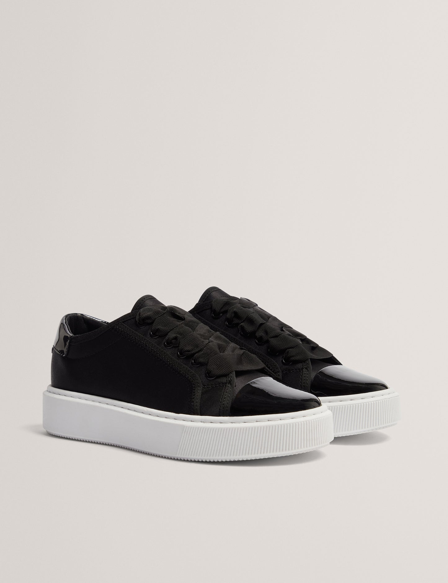 ZAIINA: Satin Trainer