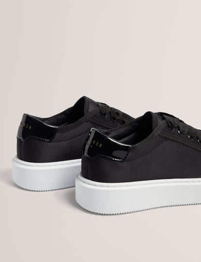 ZAIINA: Satin Trainer