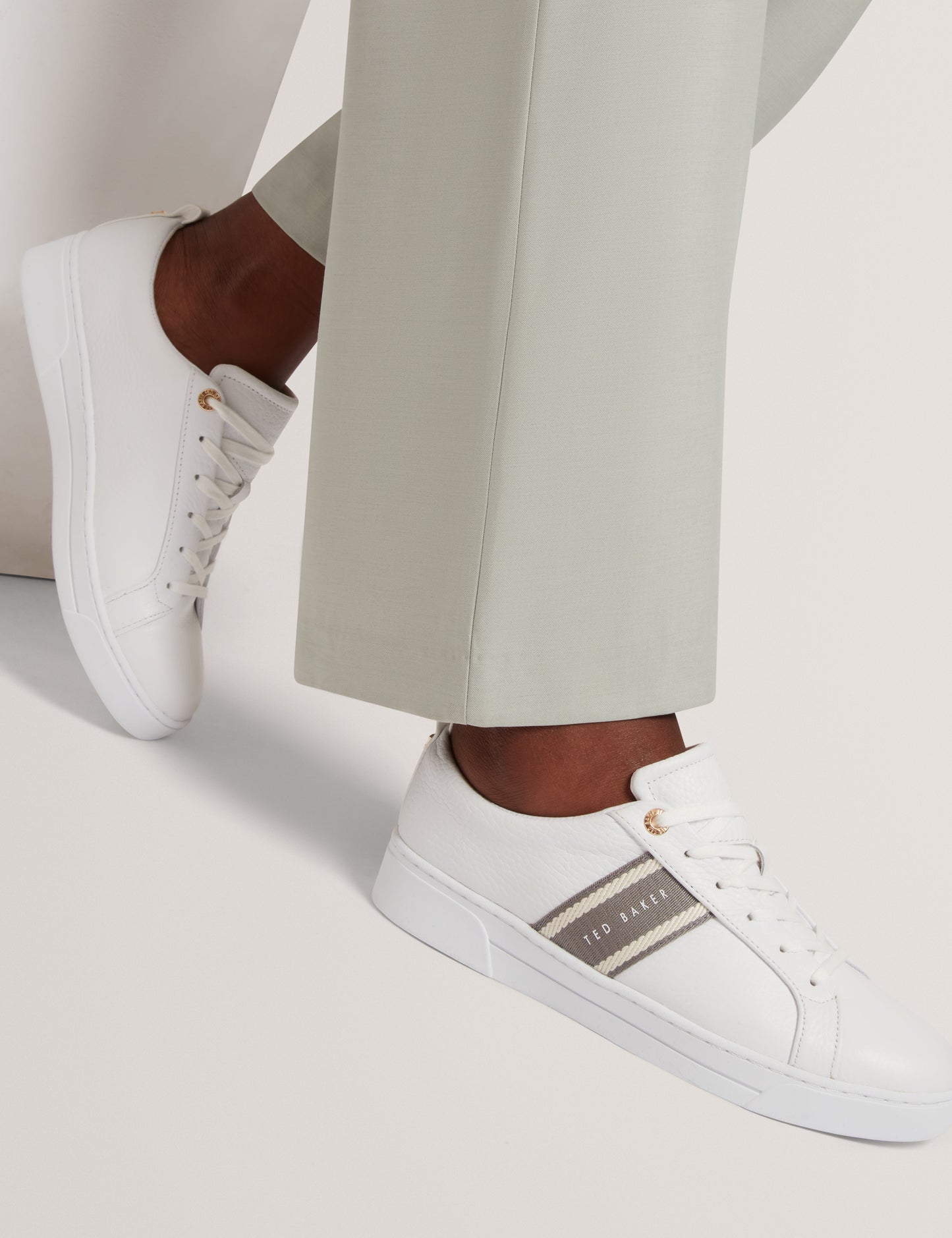 BAILLY: Webbing Detail Trainer