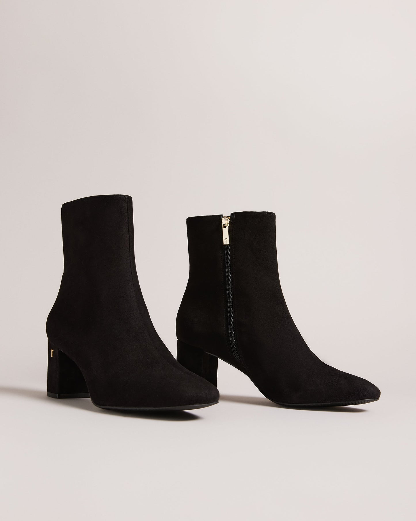 Women's Neomie Black