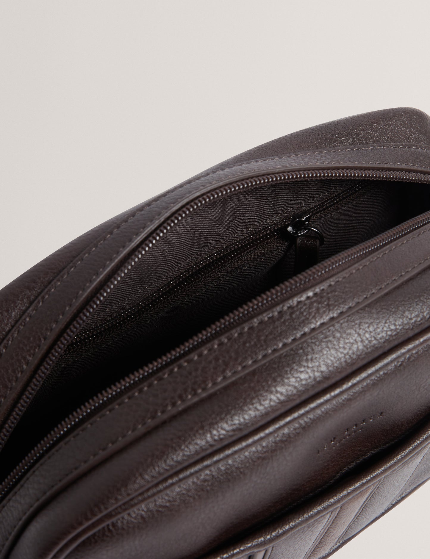 KEILAB: Stripe Pu Washbag