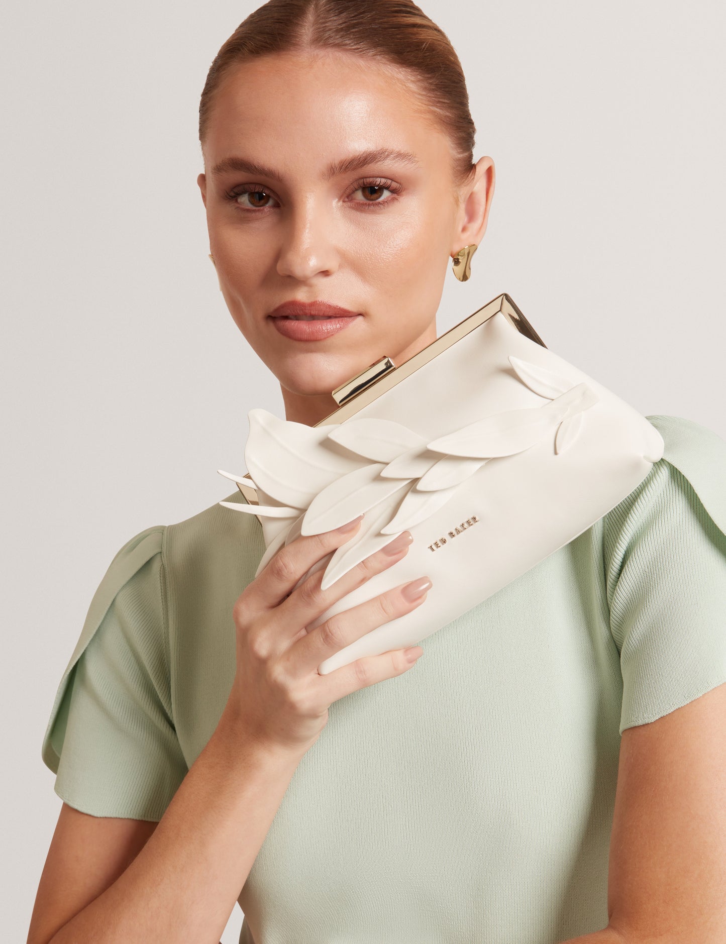 FLLORIA: Floral Applique Detail Clutch